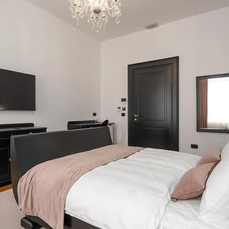 Mas Plaza - Adults Only روفينج