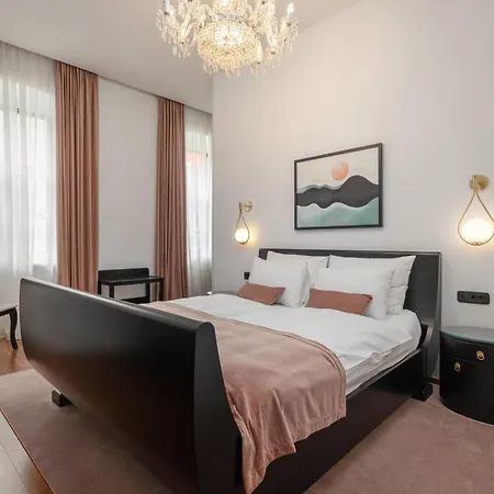 Mas Plaza - Adults Only روفينج