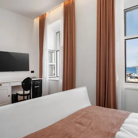 Mas Plaza - Adults Only روفينج