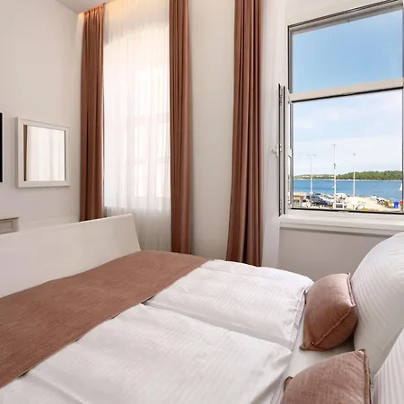 Mas Plaza - Adults Only